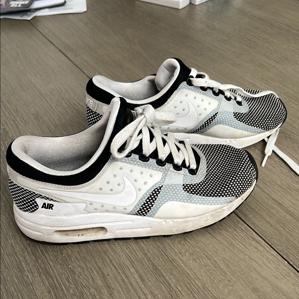Nike Black and White Sneakers with Mesh and Leather Air Max 90 Design